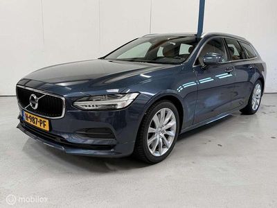 Blauw Gebruikt 2020 Volvo V90 Momentum Stationwagen | € 28.945 (Eerlijke prijs)