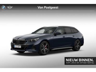 M carbonschwarz metallic (zwart metallic) Gebruikt 2025 BMW 550e M Sport Stationwagen | € 82.900