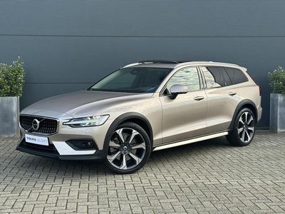 Grijs Occasion 2022 Volvo V60 CC Ultimate Stationwagen | € 45.900 (Iets duurder)