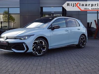Blauw, metallic lak Occasion 2025 VW Golf VIII Style Hatchback | € 42.450 (Duur)