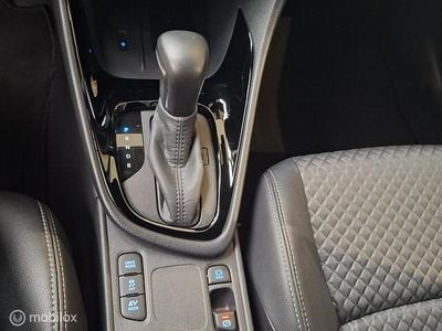 Rood Gebruikt 2021 Toyota Yaris Executive Hatchback | € 20.995 (Goede deal)