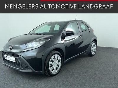 Zwart Occasion 2024 Toyota Aygo X Play SUV | € 17.240 (Eerlijke prijs)