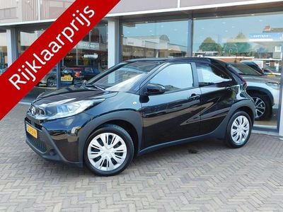 Zwart Occasion 2024 Toyota Aygo X Play SUV | € 17.400 (Goede deal)