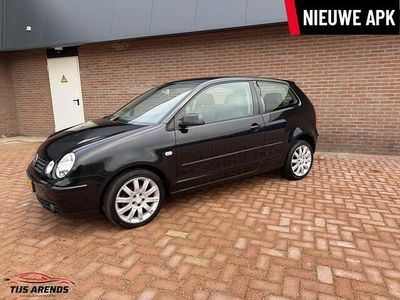 Zwart (metallic) Gebruikt 2003 VW Polo Hatchback | € 1.749 (Eerlijke prijs)
