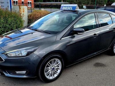 Grijs Gebruikt 2017 Ford Focus Titanium Sedan | € 10.500