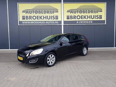 Zwart (metallic) Occasion 2014 Volvo V60 Momentum Stationwagen | € 3.750 (Eerlijke prijs)