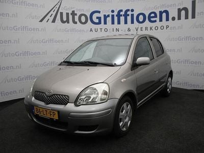 Grijs (metallic) Occasion 2003 Toyota Yaris Sol Hatchback | € 2.990 (Eerlijke prijs)
