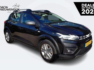 Zwart Occasion 2023 Dacia Sandero Expression Hatchback | € 16.895 (Iets duurder)
