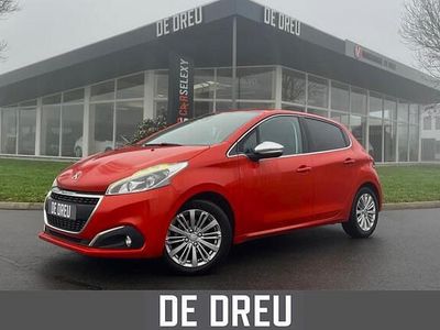 Oranje Gebruikt 2017 Peugeot 208 Allure Hatchback | € 10.995 (Iets duurder)