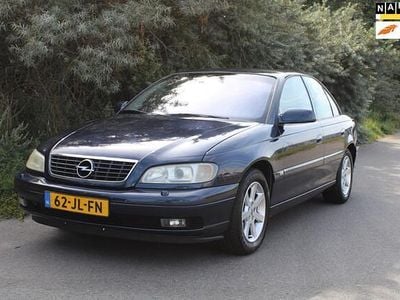 Blauw Gebruikt 2002 Opel Omega Edition Sedan | € 3.250