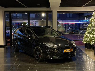 Zwart Occasion 2014 Ford Focus ST Stationwagen | € 12.750 (Eerlijke prijs)