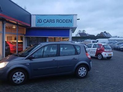 Grijs Gebruikt 2006 Renault Scénic II Luxe MPV | € 975 (Eerlijke prijs)