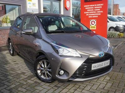 Grijs (metallic) Occasion 2017 Toyota Yaris Hybrid Design Hatchback | € 15.950 (Eerlijke prijs)