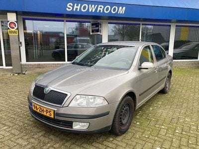 Beige Gebruikt 2008 Skoda Octavia Elegance Sedan | € 1.499 (Eerlijke prijs)
