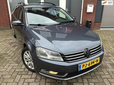 tweedehands VW Passat Variant 1.6 TDI Highline BlueMotion / Navi / Cruise / PDC