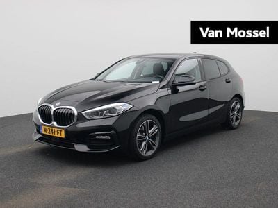Zwart Gebruikt 2021 BMW 118 Basis Hatchback | € 20.900 (Eerlijke prijs)
