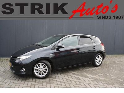 Grijs (metallic) Occasion 2014 Toyota Auris Hybrid Hatchback | € 8.985 (Eerlijke prijs)