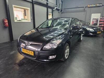 Zwart Occasion 2009 Hyundai i30 Dynamiq Hatchback | € 3.499 (Eerlijke prijs)