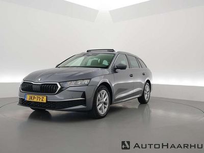 Grijs (metallic) Occasion 2025 Skoda Octavia Business Line Stationwagen | € 37.900