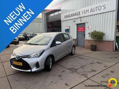Grijs Gebruikt 2016 Toyota Yaris Hybrid Hatchback | € 12.950 (Eerlijke prijs)