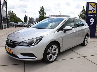 Grijs, metallic lak Gebruikt 2018 Opel Astra Business Stationwagen | € 9.949 (Eerlijke prijs)