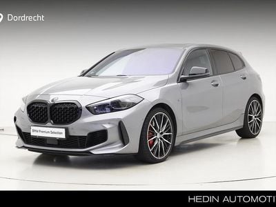 Skyscraper grey metallic (grijs metallic) Gebruikt 2023 BMW M135 Comfort Edition Hatchback | € 47.895 (Iets duurder)