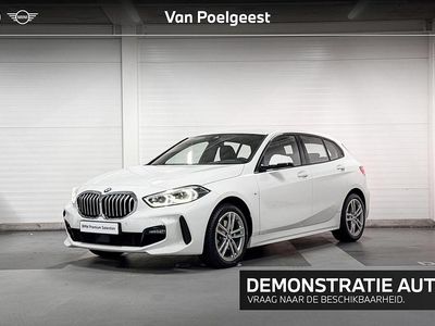Wit Occasion 2022 BMW 118 Shadowline Hatchback | € 27.900 (Eerlijke prijs)