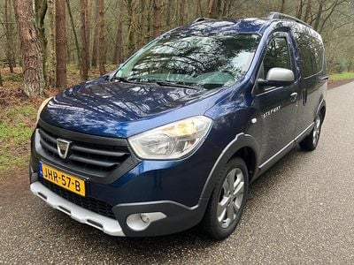 Blauw (metallic) Occasion 2017 Dacia Dokker Stepway MPV | € 9.450 (Super prijs)