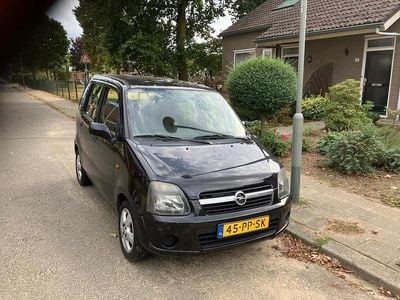 Zwart (metallic) Gebruikt 2004 Opel Agila Hatchback | € 900 (Eerlijke prijs)