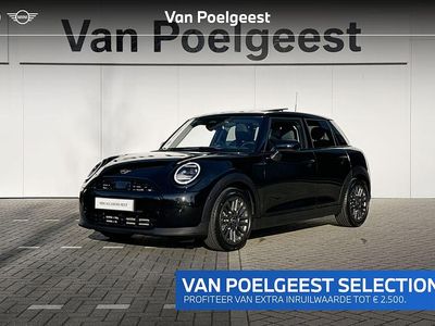 Midnight black ii Gebruikt 2025 Mini Cooper Favoured Hatchback | € 38.750