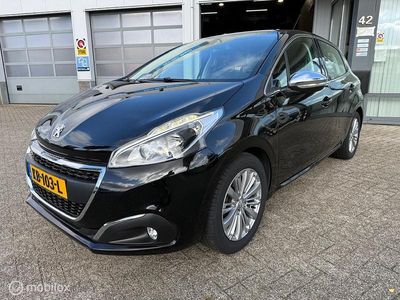 Zwart Gebruikt 2016 Peugeot 208 Allure Hatchback | € 8.790 (Eerlijke prijs)