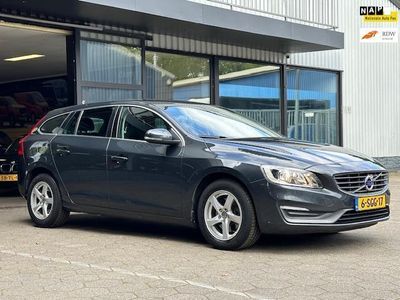 tweedehands Volvo V60 1.6 T3 Momentum / 2013 / Navi / Automaat / Cruise