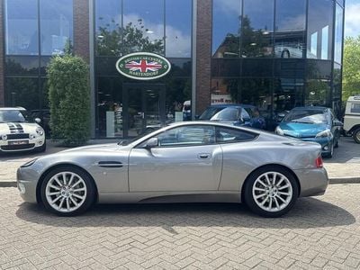 Grijs, metallic lak Gebruikt 2002 Aston Martin Vanquish Coupé | € 74.945