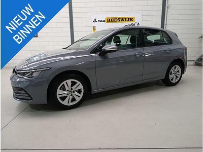 Grijs Gebruikt 2021 VW Golf VIII Life Hatchback | € 21.750 (Goede deal)