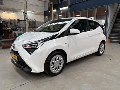 Wit Gebruikt 2022 Toyota Aygo X-play Hatchback | € 11.850 (Goede deal)