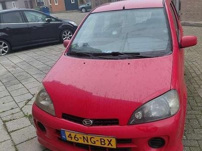 Rood Gebruikt 2003 Daihatsu YRV MPV | € 1.000