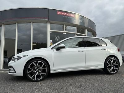 Wit Gebruikt 2021 VW Golf VIII Life Hatchback | € 21.950 (Eerlijke prijs)