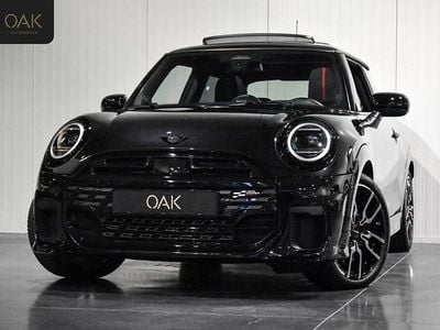 Zwart (metallic) Gebruikt 2024 Mini John Cooper Works Hatchback | € 39.900 (Iets duurder)