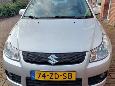 Grijs (metallic) Gebruikt 2008 Suzuki SX4 Exclusive MPV | € 7.500 (Iets duurder)