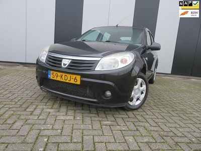 Zwart (metallic) Gebruikt 2009 Dacia Sandero Lauréate Hatchback | € 1.950 (Eerlijke prijs)