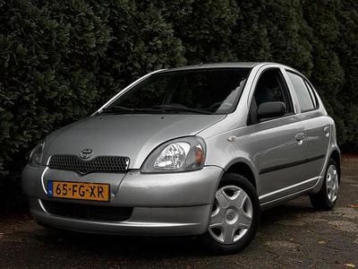 Grijs Gebruikt 2000 Toyota Yaris Luna Hatchback | € 1.999 (Eerlijke prijs)