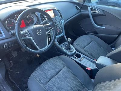 Zwart (metallic) Occasion 2014 Opel Astra Business Hatchback | € 3.400 (Eerlijke prijs)