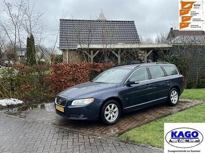 Blauw (metallic) Occasion 2010 Volvo V70 Momentum Stationwagen | € 7.950 (Eerlijke prijs)