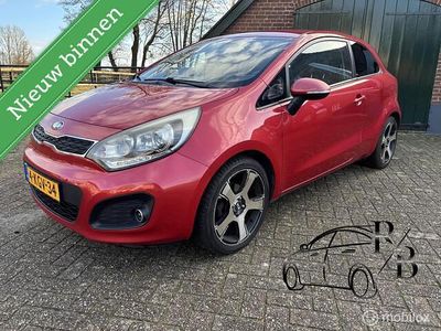 Occasion Kia Rio Plus 86 PK (63 kW) 2013 Rood (metallic) Hatchback