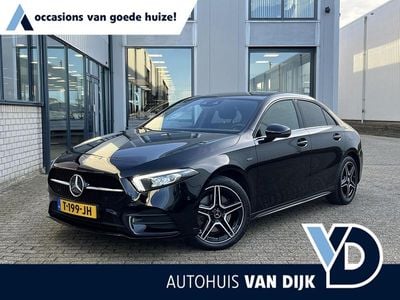 Zwart Gebruikt 2021 Mercedes A250 Premium Plus Sedan | € 29.745 (Eerlijke prijs)