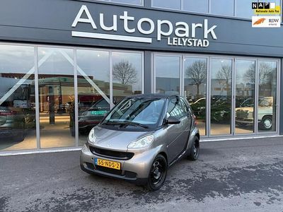 Zwart (metallic) Gebruikt 2010 Smart ForTwo Coupé Pure Coupé | € 5.450 (Iets duurder)