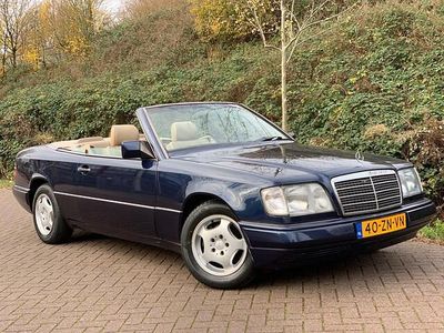 Blauw Occasion 1995 Mercedes E220 Cabriolet | € 23.440