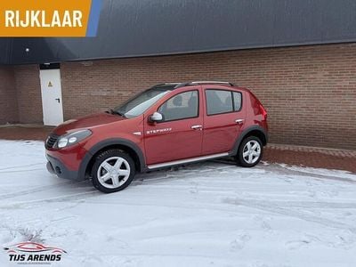 Rood Occasion 2010 Dacia Sandero Stepway Hatchback | € 2.499 (Eerlijke prijs)