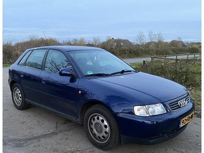 Blauw (metallic) Gebruikt 2000 Audi A3 Attraction Hatchback | € 1.250