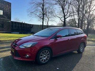 Rood Gebruikt 2013 Ford Focus Titanium Stationwagen | € 3.249 (Eerlijke prijs)